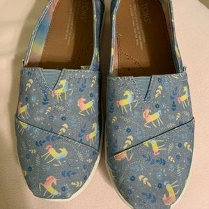 Toms youth unicorn print shoes